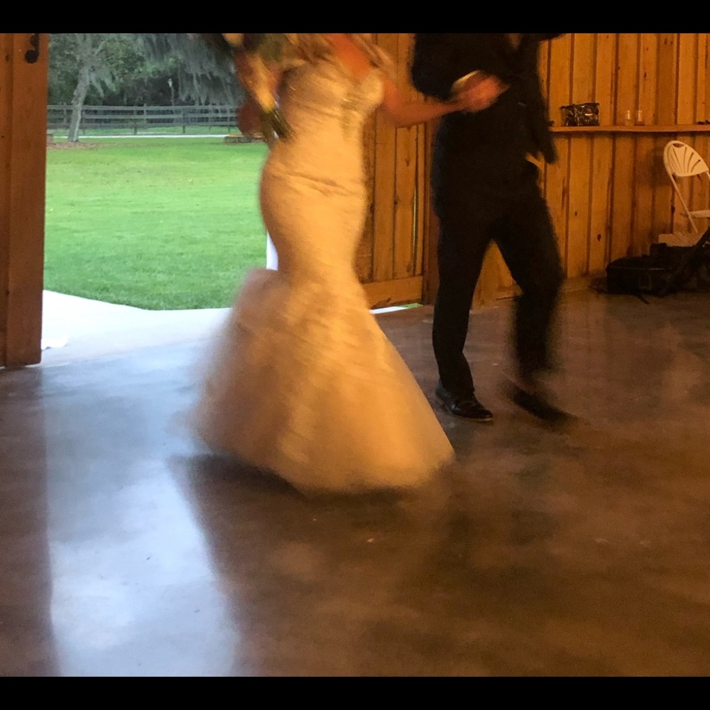 This Weddings dress is beautiful